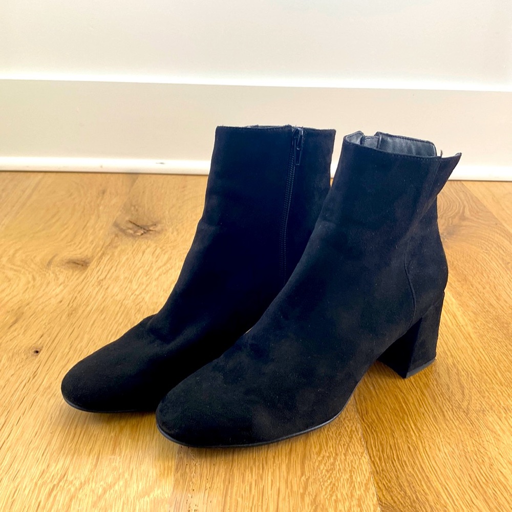 Chinese Laundry Suede healed bootie